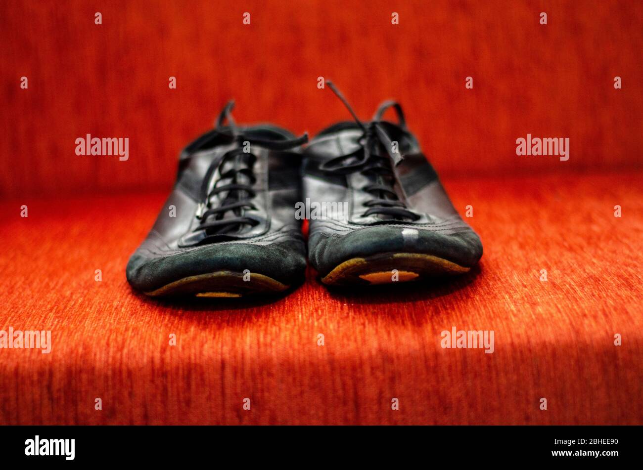 Vecchie scarpe da passeggio nere, vintage scarpe da passeggio nere Foto Stock