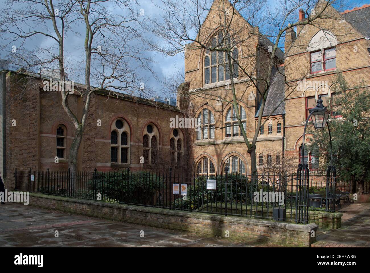 St. Michael's Clergy House and School Room, Leonard Street, London Borough of Hackney, EC2 Foto Stock