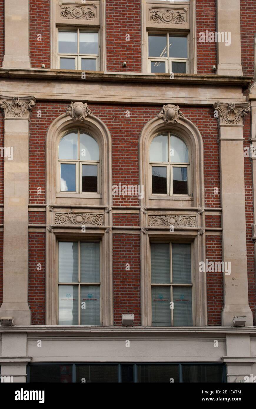 Architettura del 1880 facciata in pietra di mattoni rossi 6-8 Great Eastern Street, Hackney, Londra EC2A 3NT Foto Stock