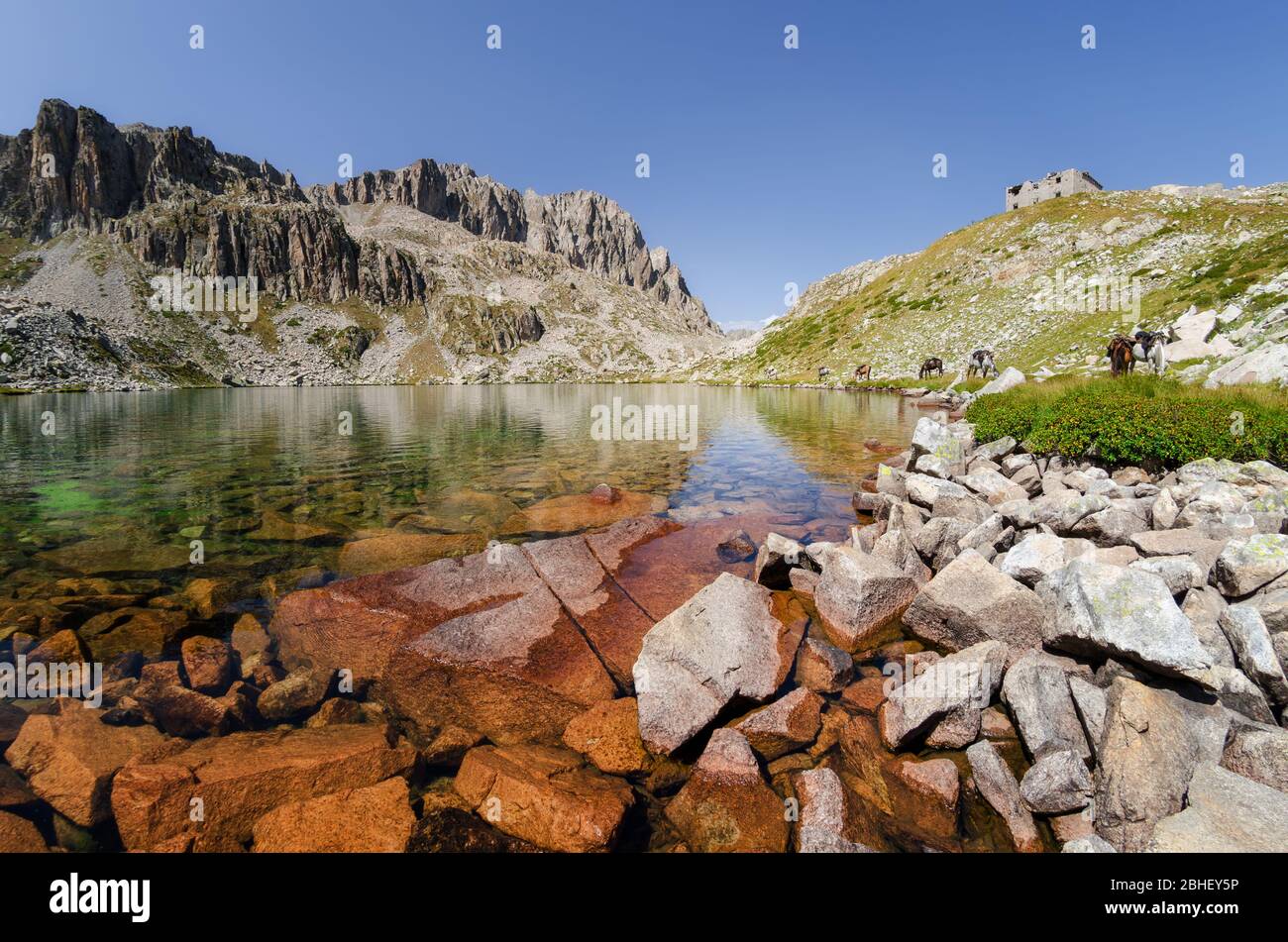 Laghi montani di Fremamorta, gita nel Parco Nazionale delle Alpi Marittime (Piemonte, Italia), Vallone della Valletta, su un antico sentiero militare Foto Stock