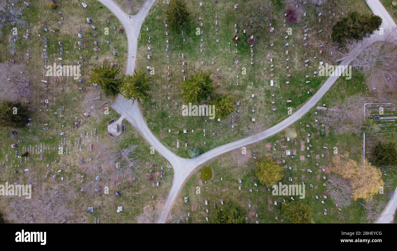 Mount Pleasant Cemetery & crematorio Aerial, Londra Ontario Canada Primavera del 2020 Foto Stock