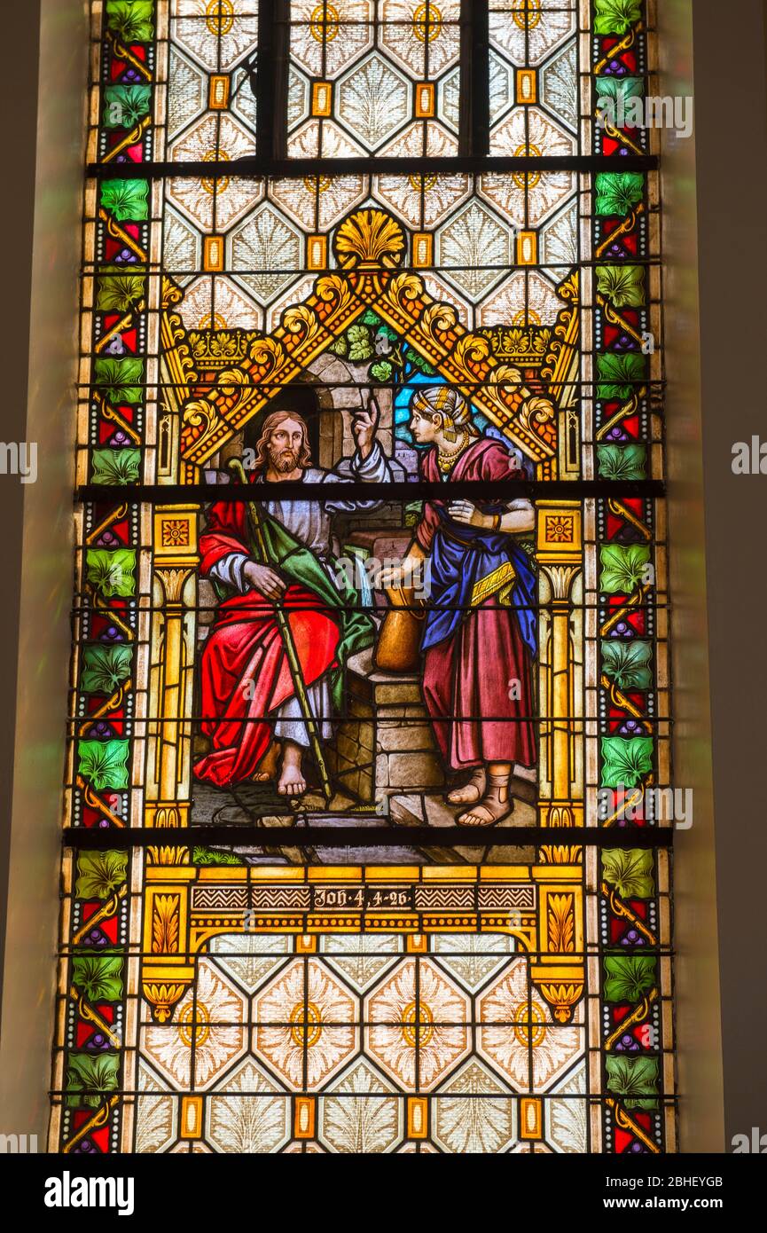 Vetrate della Felsenkirche (in inglese: Chiesa della roccia) sulla collina del Diamante, una chiesa in stile gotico verticale consacrata nel 1912 a Luderitz. Foto Stock