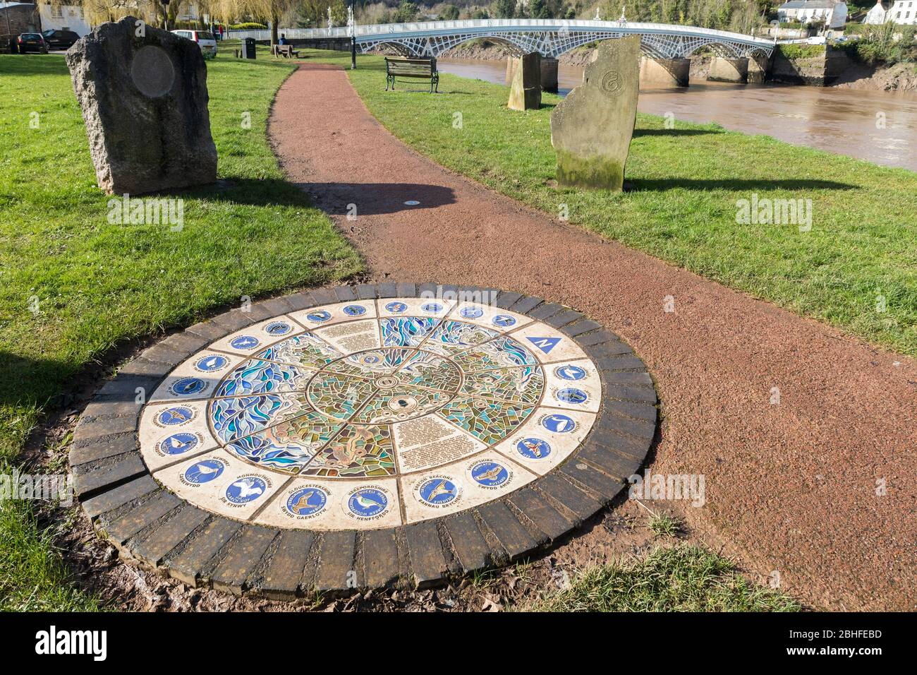 Mosaico che descrive il Wales Coast Path e il Dyke Trail di Offa, Chepstow, Wales, UK Foto Stock