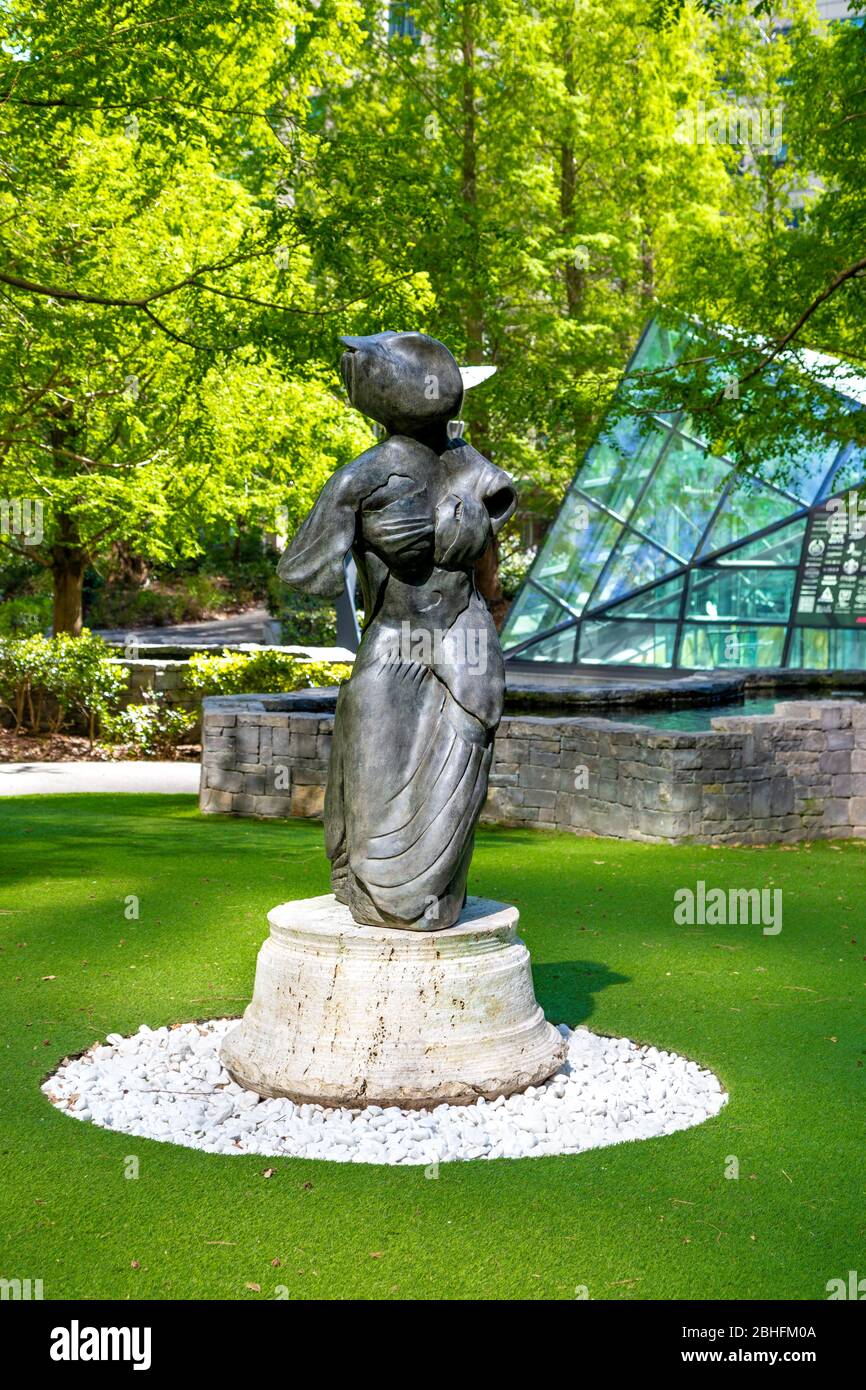 'Venus' (1993) di Helaine Blumenfeld nell'ambito della mostra di looking Up, Jubilee Park, Canary Wharf, Londra, Regno Unito Foto Stock