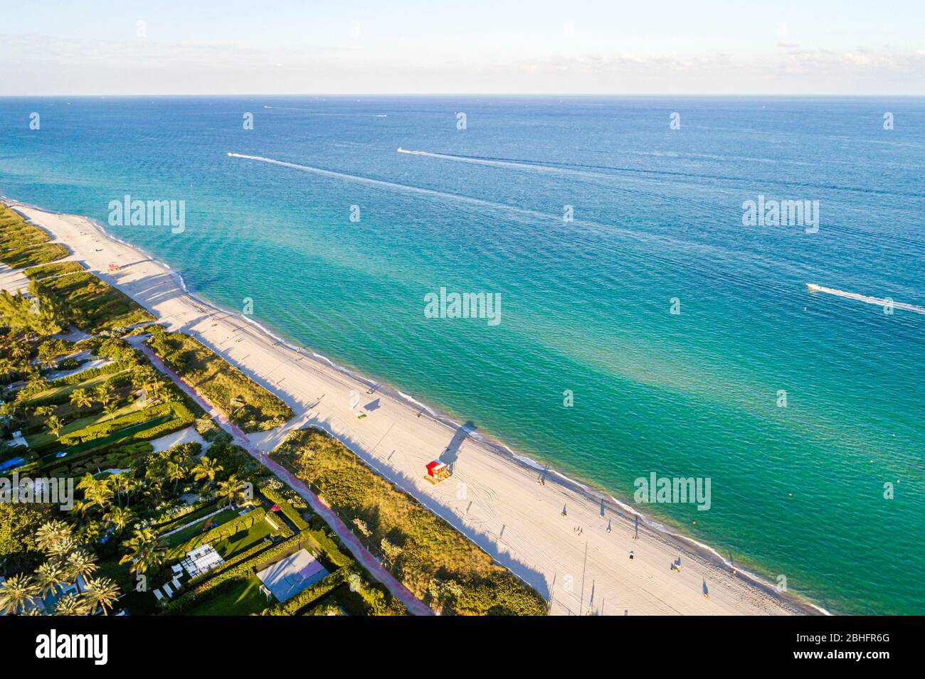 Miami Beach Florida, Oceano Atlantico, pubblico, vista aerea dall'alto, North Beach, surf d'acqua di sabbia, FL191208d02 Foto Stock