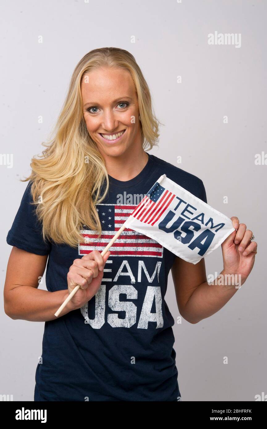 Il nuotatore Dana Vollmer si pone durante il Team USA Media Summit di Dallas, TX, in anticipo rispetto alle Olimpiadi di Londra del 2012. 14 maggio 2012 ©Bob Daemmrich Foto Stock