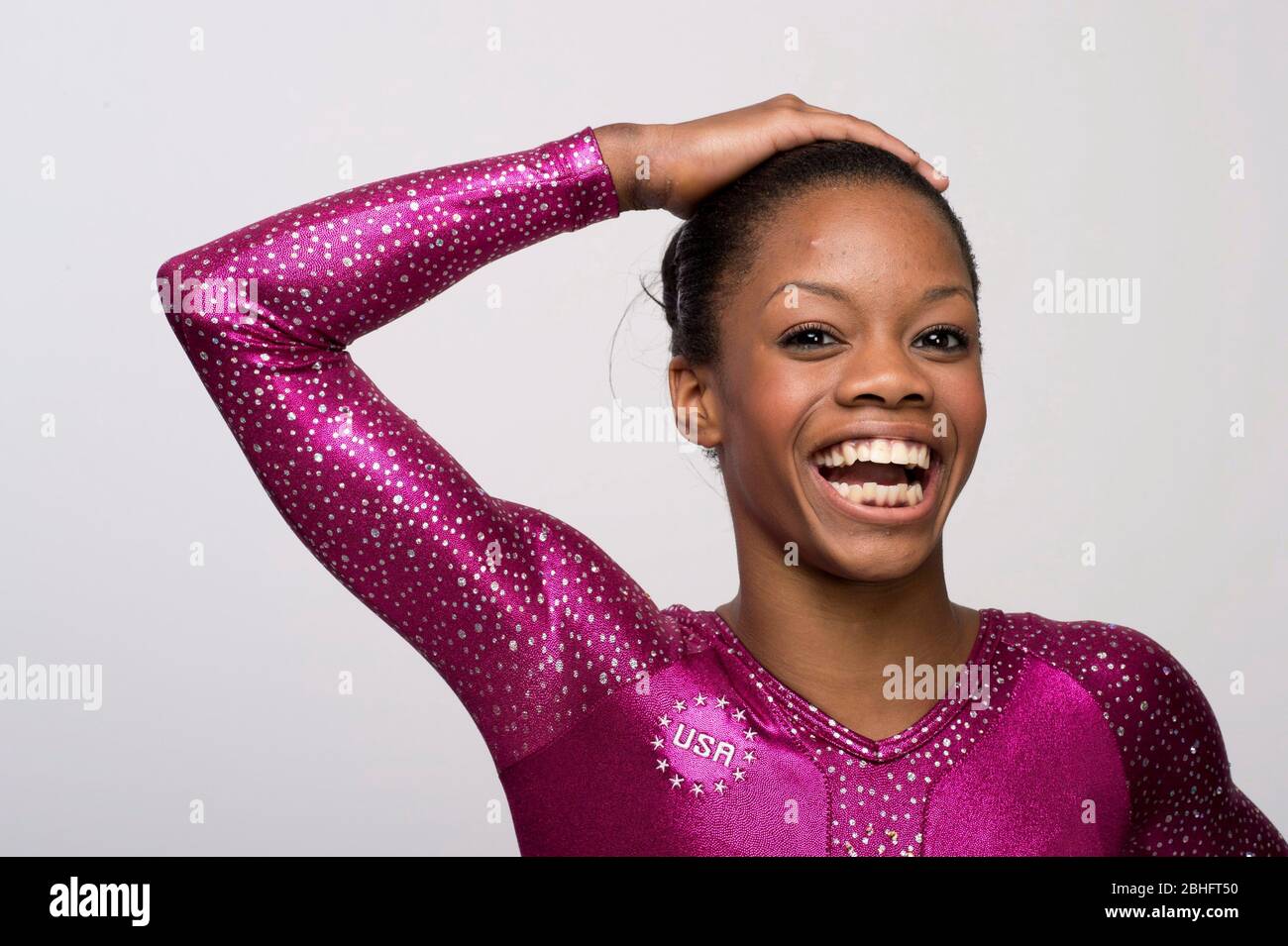 Dallas Texas USA, 2012 maggio: La ginnastica americana Gabby Douglas si pone durante il Team USA Media Summit prima delle Olimpiadi di Londra del 2012. Douglas ha preso tutte le medaglie d'oro individuali e di squadra in ginnastica femminile durante le partite di Londra. ©Bob Daemmrich Foto Stock