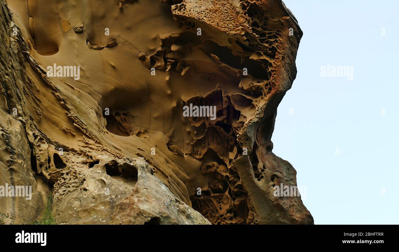 Costa del Mar Cantabrico nei Paesi Baschi. Erosione sulle rocce del Monte Jaezkibel. Foto Stock