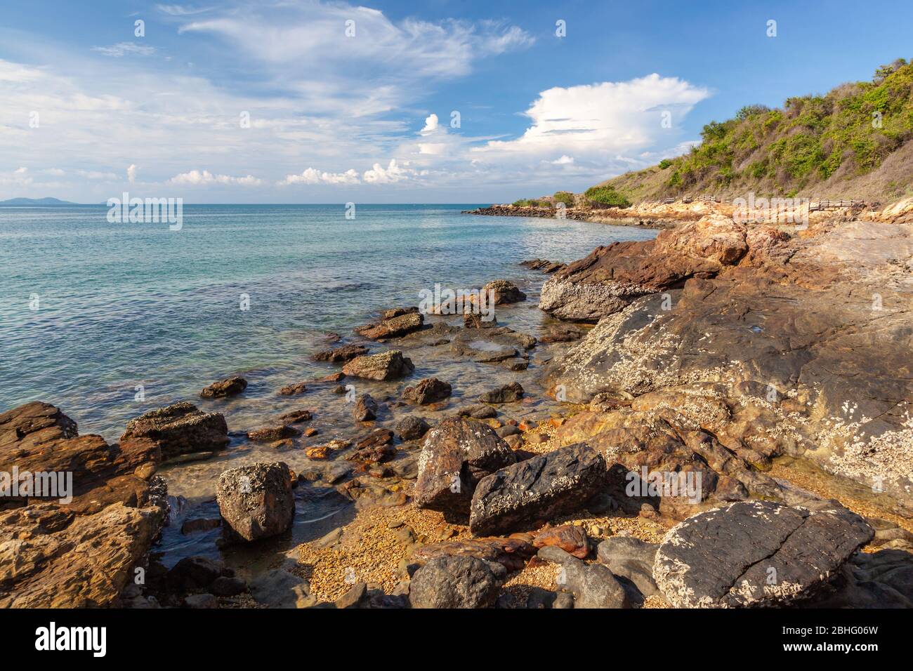 Rayong Thailandia, paesaggio di roccia marina Foto Stock