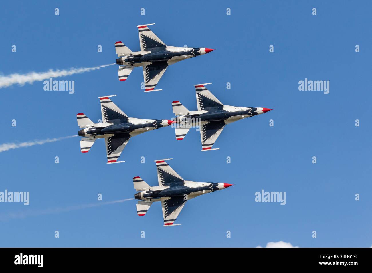 United States Air Force Thunderbirds che ha eseguito la loro dimostrazione di precisione al volo a 2019 Wings Over Houston, Houston, Texas. Foto Stock