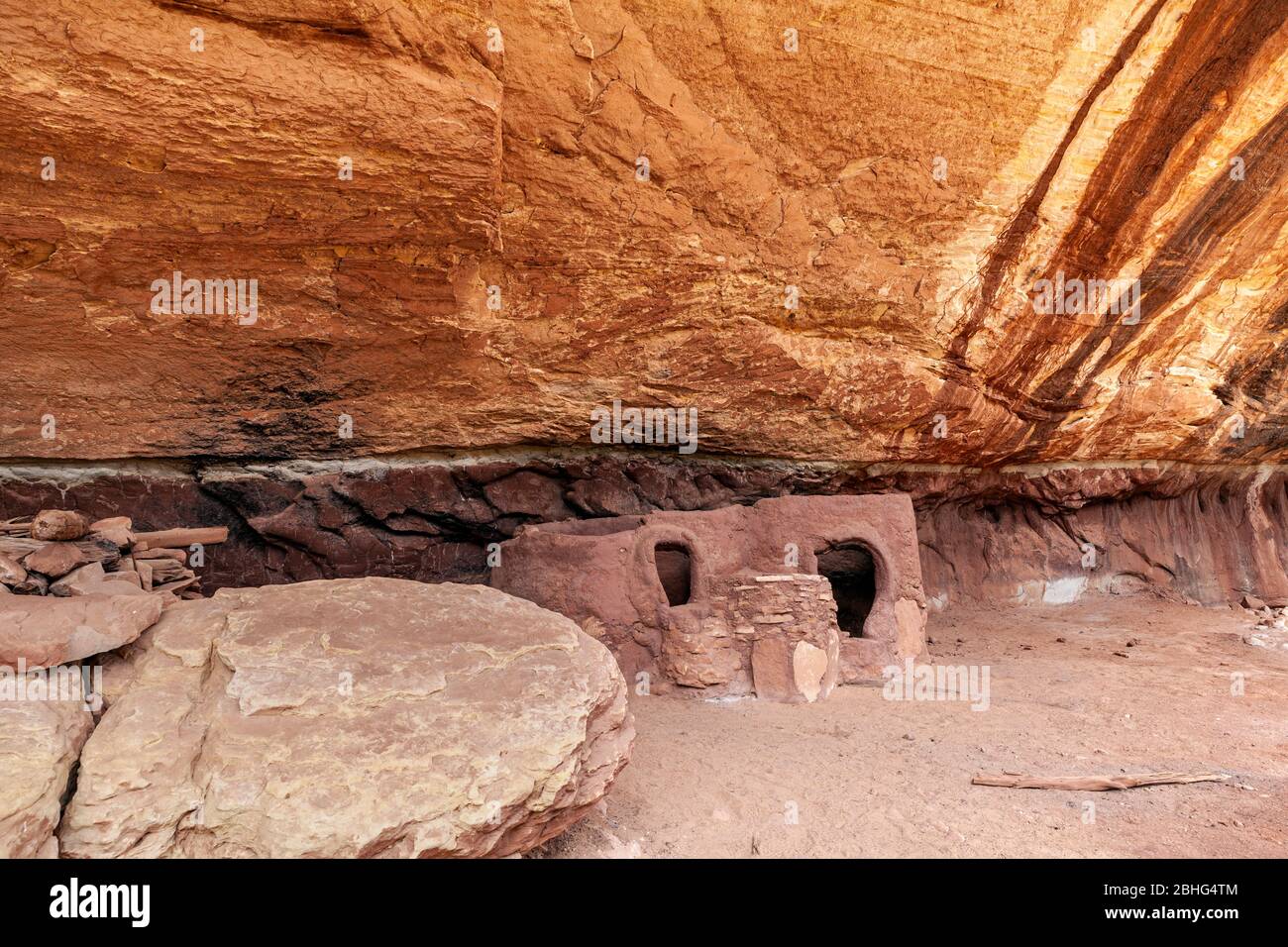 UT00558-00...UTAH - granarie Puebloane ancestrali alla rovine di Horsecollar nel Monumento Nazionale dei ponti naturali. Foto Stock
