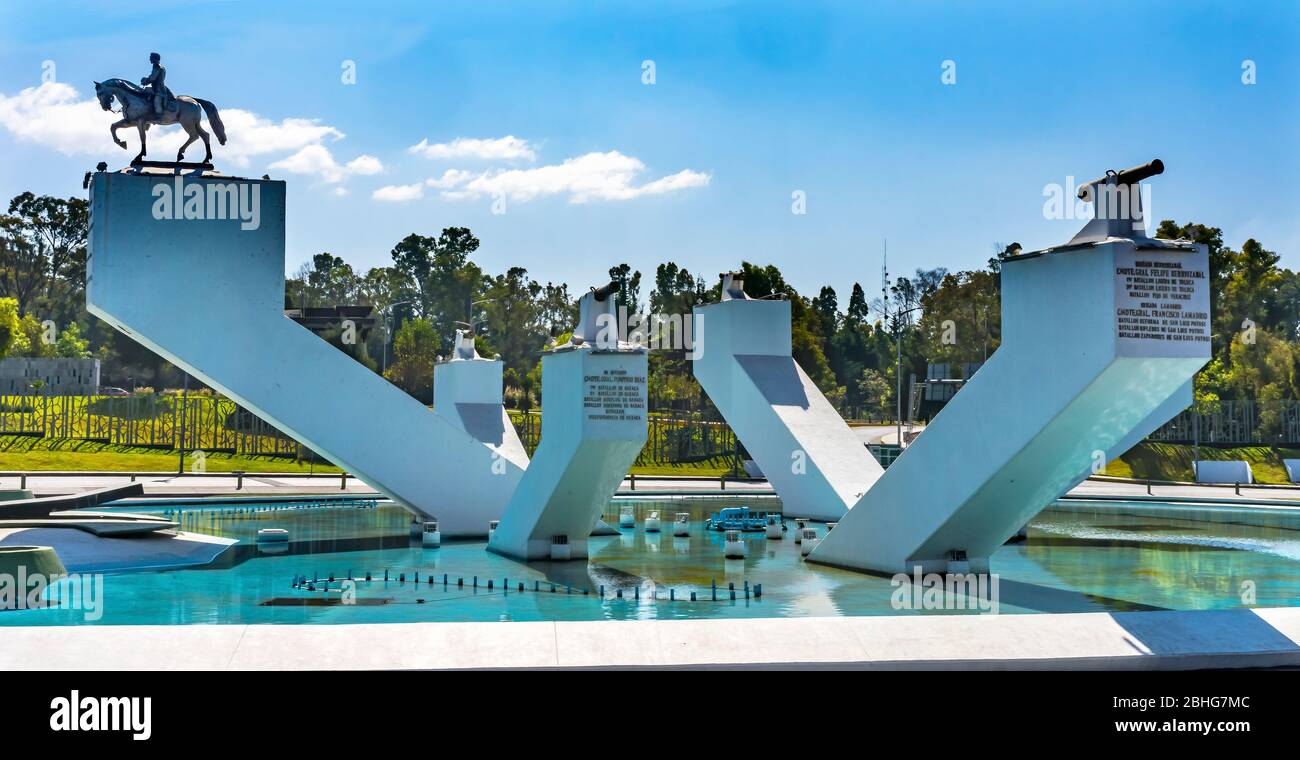 5 maggio Cinco de Mayo Monumento Statua Equestre Generale Messicano Ignacio Zaragoza Puebla Messico. Il generale sconfisse i francesi il 5 maggio 1862. Statua di J Foto Stock