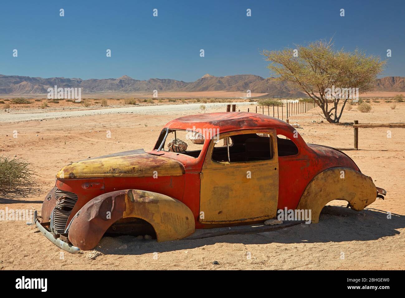 Vecchia auto, Solitaire, deserto del Namib, Namibia, Africa Foto Stock