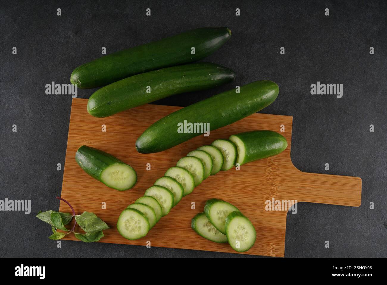 Grezza verde biologico europeo Cucumbers foto d'archivio Foto Stock