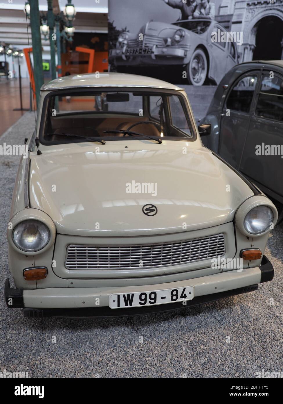 Trabant Coach Type 601 LS dal 1986, prodotto dal 1957 al 1991 in europa Mulhouse città, Francia - verticale Foto Stock