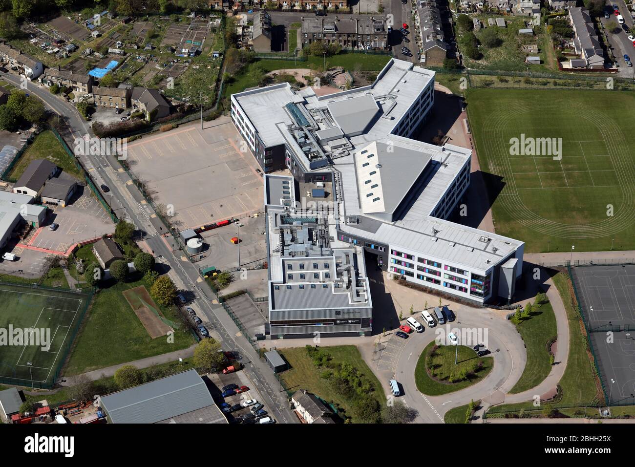 Vista aerea della Co-op Academy Southfield & the Co-op Academy Grange, scuole secondarie, Bradford, West Yorkshire Foto Stock