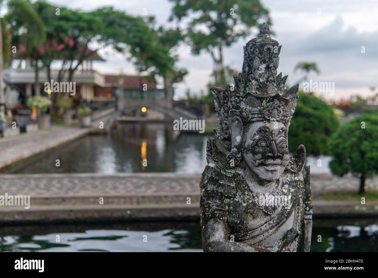 Il Tempio Balinese Taman Tirrtagangga appena fuori Amed Foto Stock