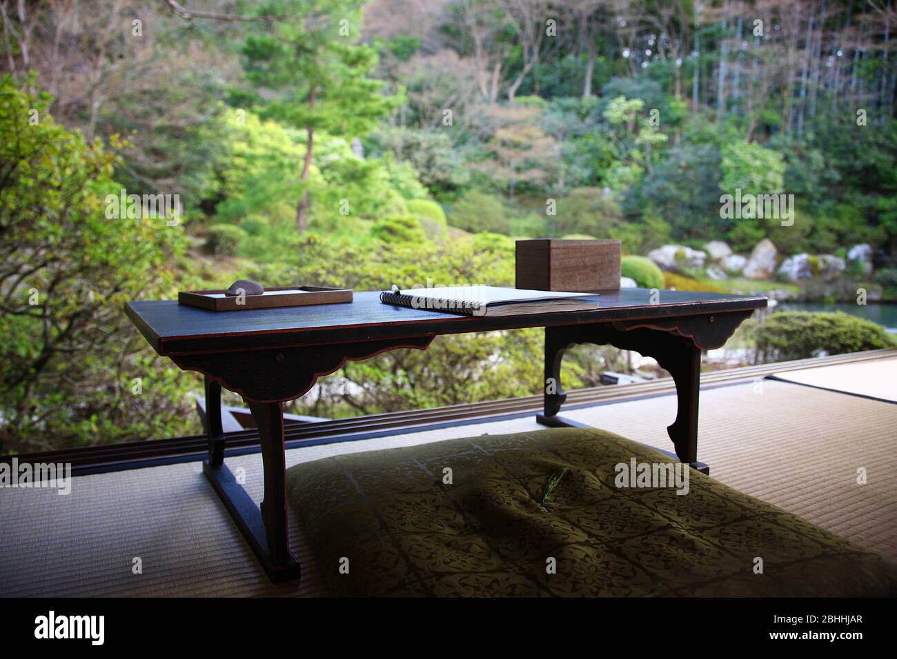 Vista sul giardino del tempio di Jikko-in, Kyoto, Giappone, Asia orientale Foto Stock