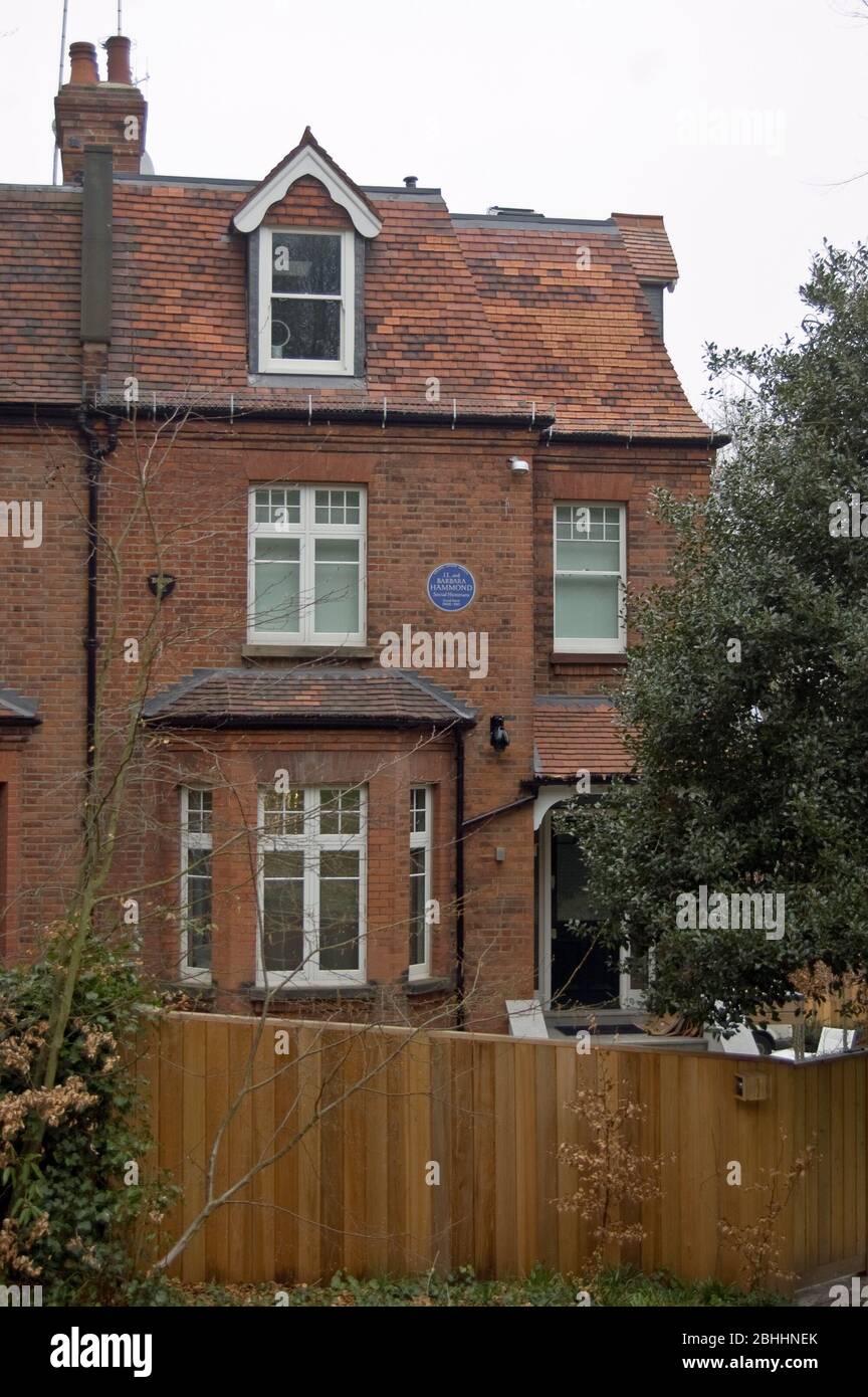 I famosi storici sociali J.L. e Barbara Hammond vivevano in questa villa vittoriana ai margini di Hampstead Heath tra il 1906 e il 1913. Foto Stock