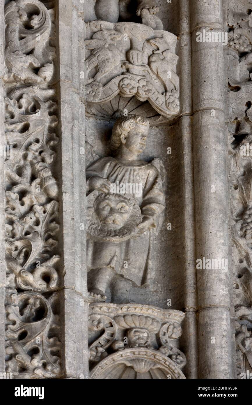 Il Monastero dos Jerónimos (1469-1521) Hieronymites monastero, è un chiostro ex-convento dell' Ordine di San Girolamo in prossimità del fiume Tago nella parrocchia di Belém ( Il monastero è uno dei più importanti esempi del Portoghese tardo gotica in stile manuelino di architettura di Lisbona.) Portoghese, Portogallo. Foto Stock Il Monastero dos Jerónimos (1469-1521) Hieronymites monastero, è un chiostro ex-convento dell' Ordine di San Girolamo in prossimità del fiume Tago nella parrocchia di Belém ( Il monastero è uno dei più importanti esempi del Portoghese tardo gotica in stile manuelino di architettura di Lisbona.) Portoghese, Portogallo. Foto Stock