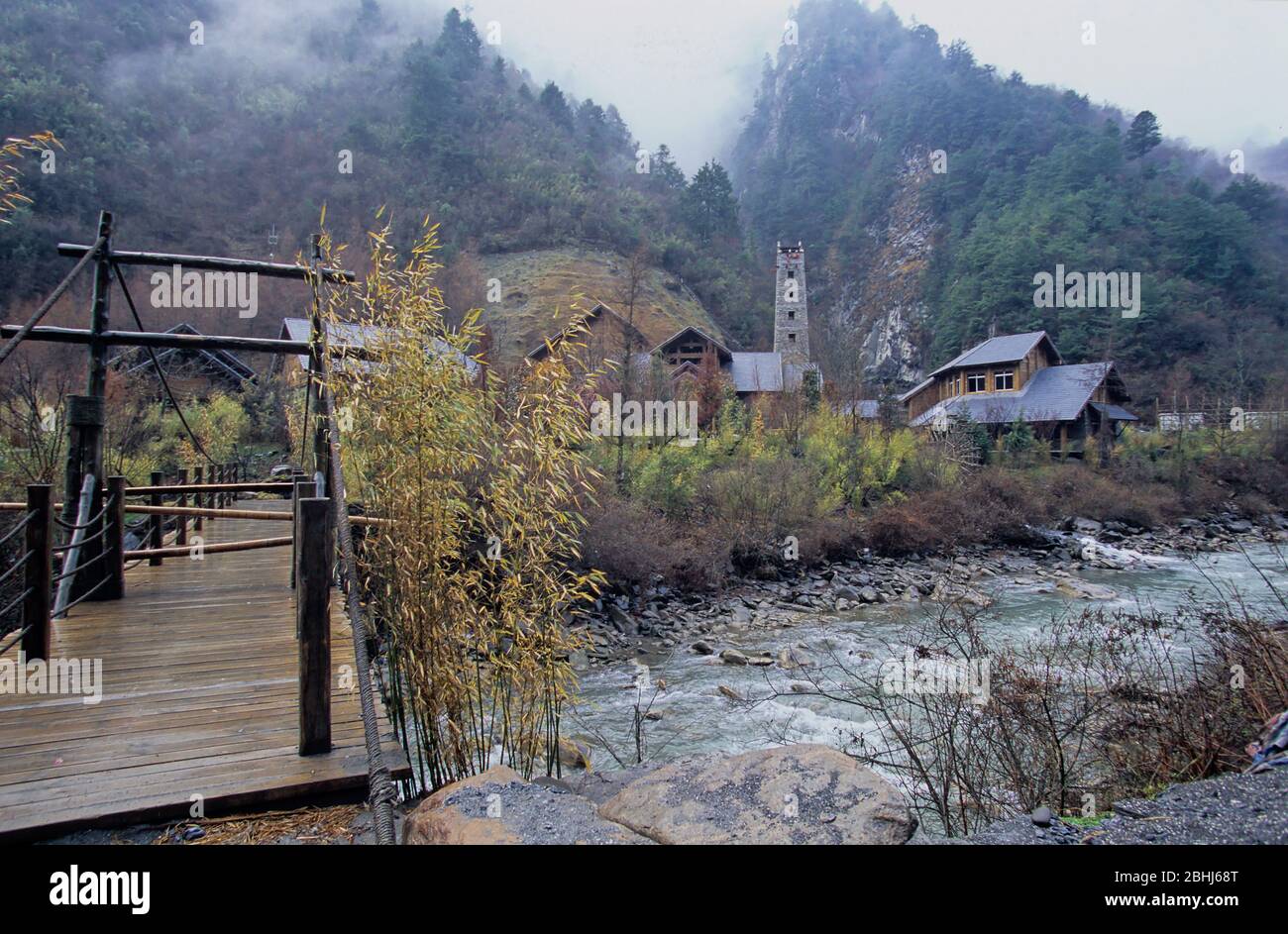 PANDA VALLEY, WOLONG RISERVA NATURALE, WOLONG, SICHUAN, CINA, SICHUAN GIGANTE PANDA SANTUARI, UOMO E BOSPHERE RISERVA, PATRIMONIO MONDIALE DELL'UMANITÀ UNESCO Foto Stock