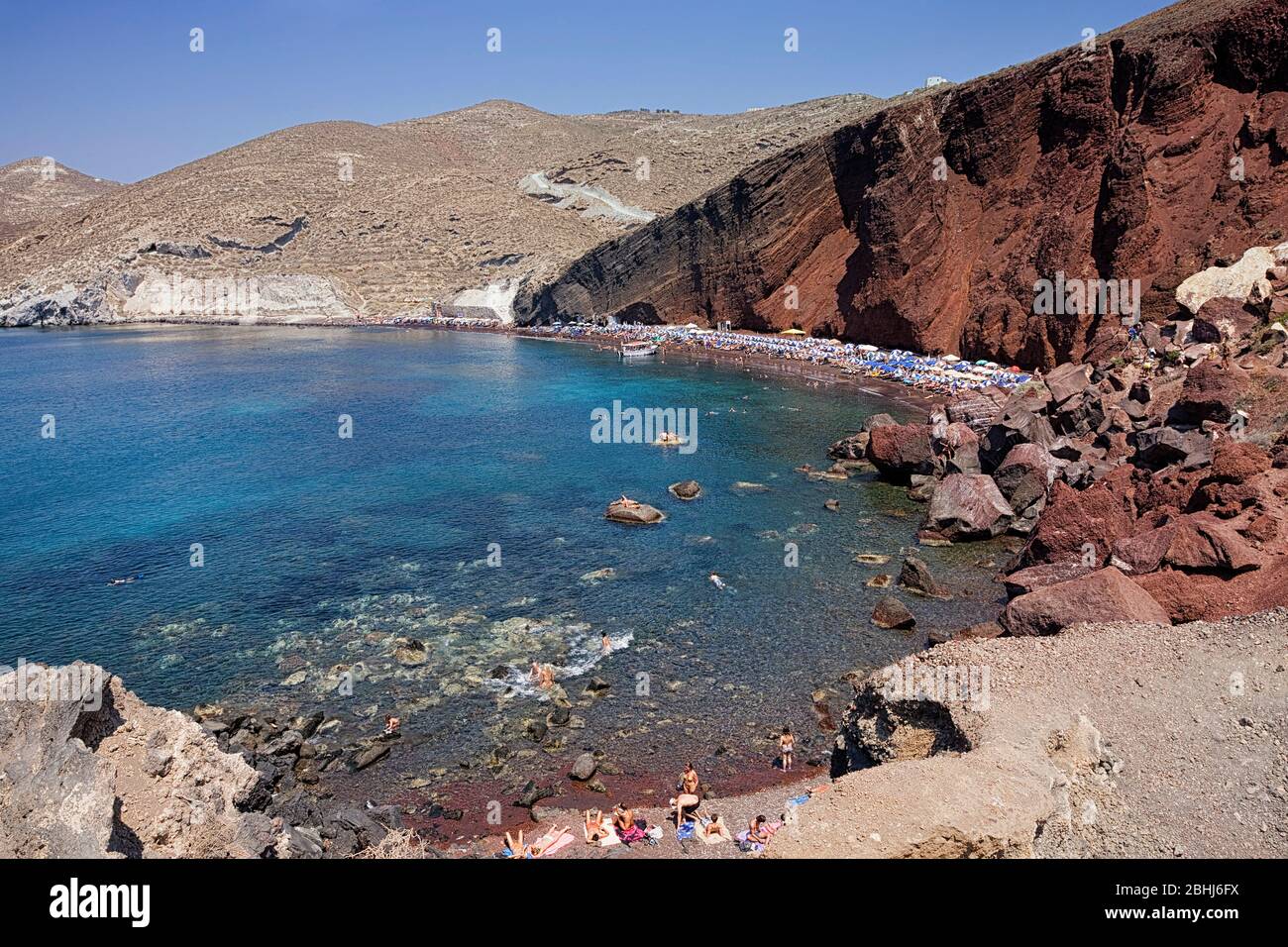 Spiaggia rossa di Santorini, Fira, Grecia, isole Cicladi, Europa meridionale Foto Stock