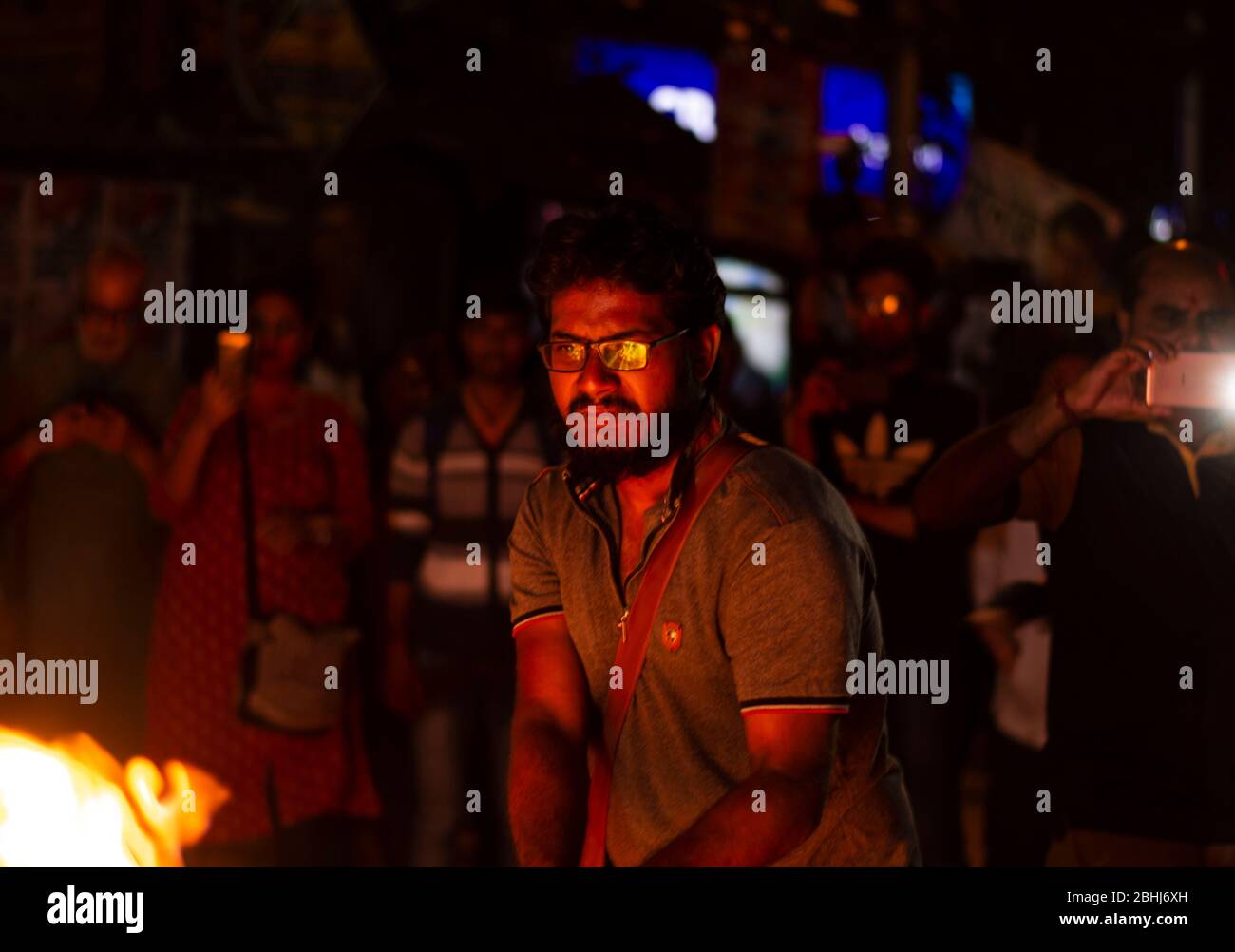 Studenti dell'Università di Jadavpur contro atti fascisti e barbari della polizia di Delhi sull'Università di Jamia Milia e l'Università musulmana di Aligarh Foto Stock