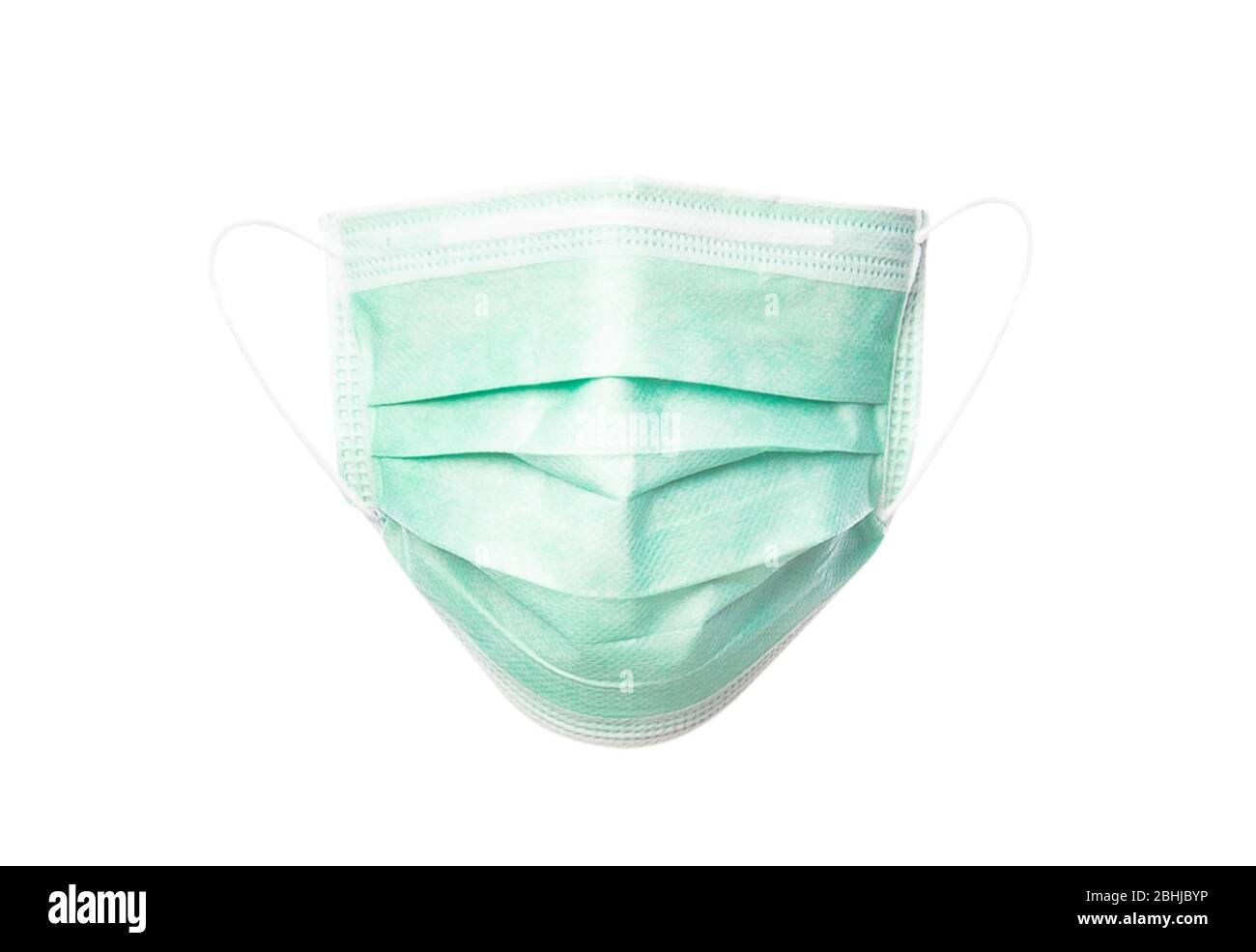 Maschera medica o chirurgica isolata su sfondo bianco con percorso di ritaglio, prevenire infezioni, 2019-nCoV o coronavirus. Illne respiratoria trasportata via aerea Foto Stock