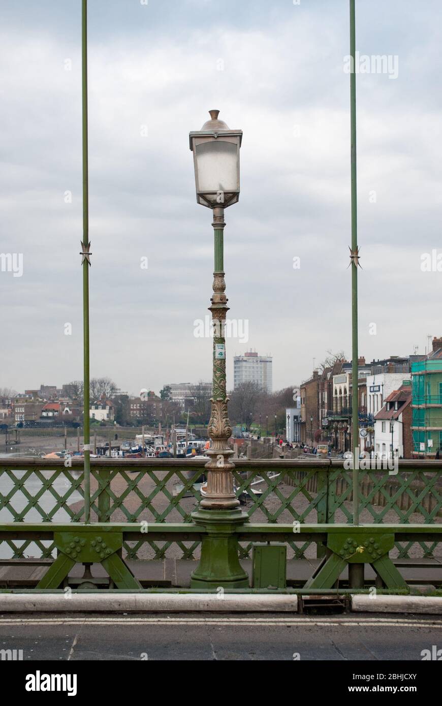 Ponte sospeso architettura Vittoriana Ingegneria Oro Verde Hammersmith Bridge, Londra Barnes di Sir Joseph Bazalgette Dixon Appleby & Thorne Foto Stock