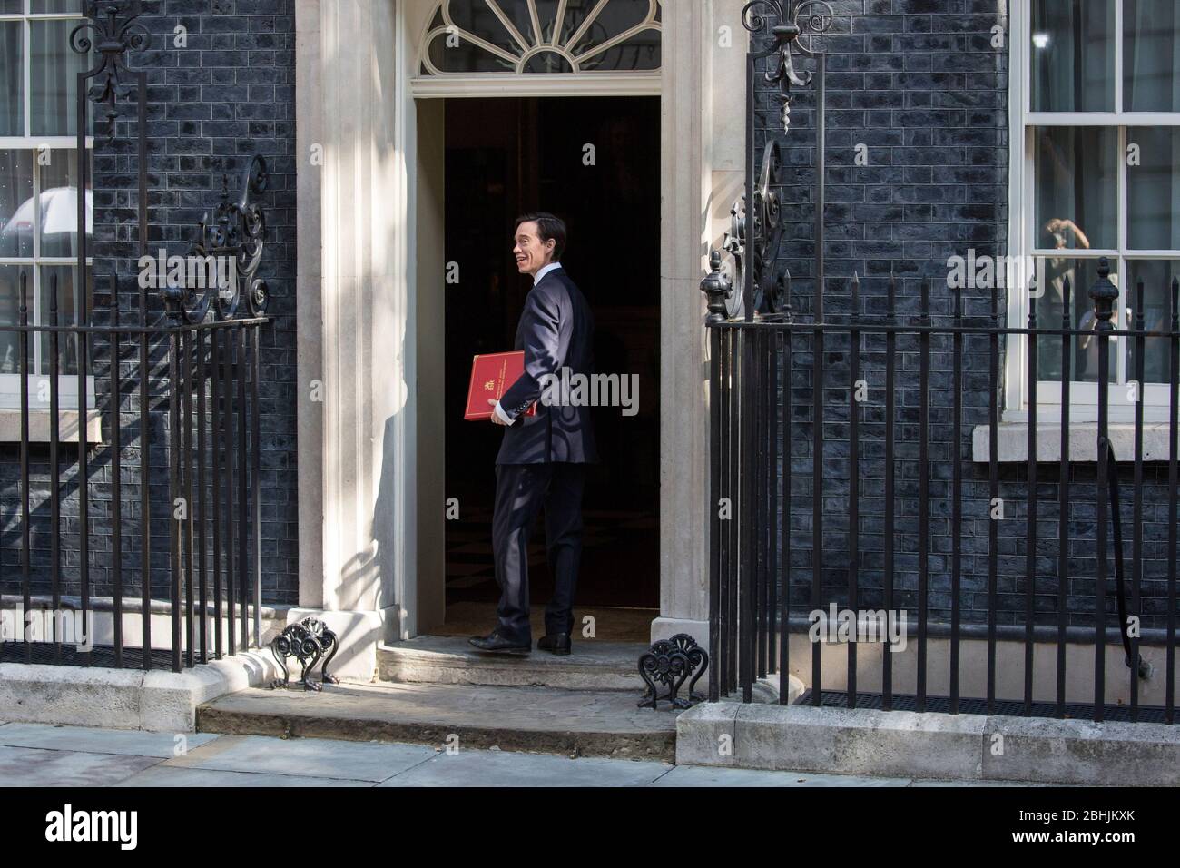 Londra, Regno Unito. 23 Luglio, 2019. Rory Stewart MP, Segretario di Stato per lo Sviluppo Internazionale, arriva al 10 di Downing Street per la finale la riunione del gabinetto di Theresa Maggio la Premiership. Il nome del nuovo Partito Conservatore Leader, e così il nuovo Primo Ministro, sarà annunciato in occasione di un evento speciale a seguito della riunione. Credito: Mark Kerrison/Alamy Live News Foto Stock