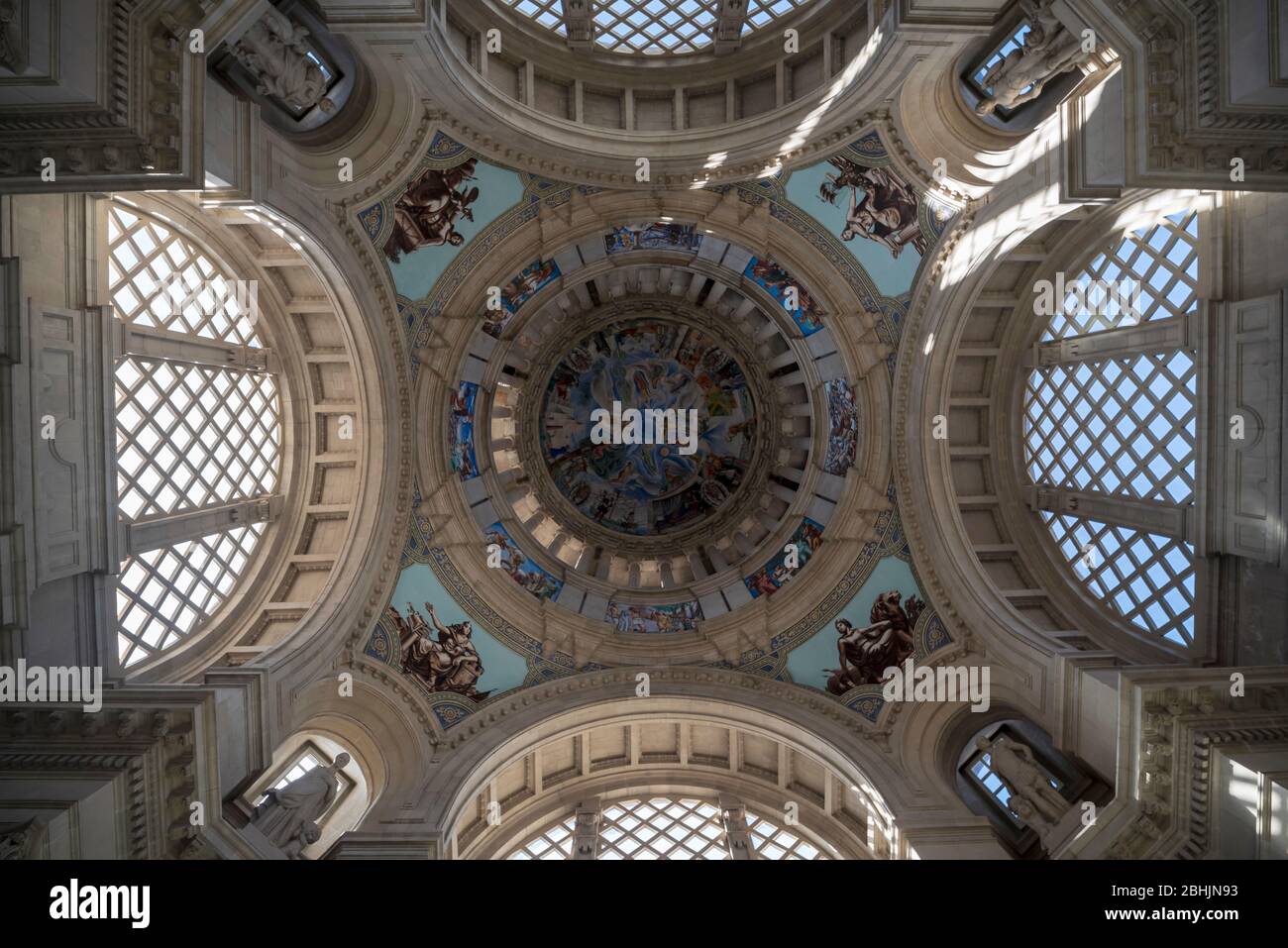 Cupola centrale del Museo Nazionale d'Arte della Catalogna edificio del Palazzo Nazionale della Mostra Internazionale del 1929 a Barcellona 1926-1929. Foto Stock