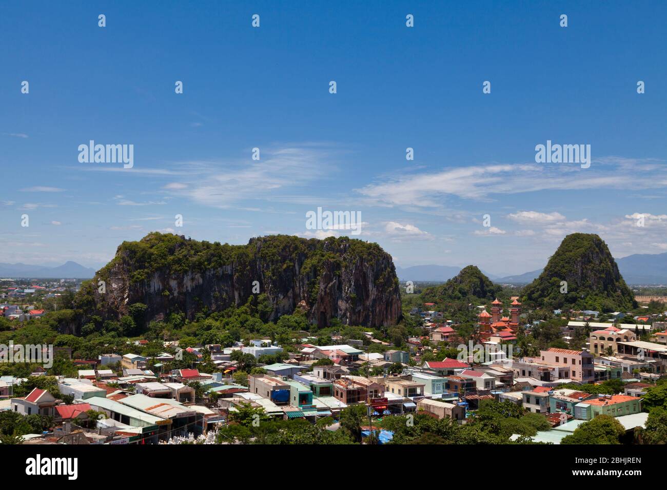 Da Nang, Vietnam - Agosto 21 2018: Tempio di Zhongshan nel mezzo delle montagne di marmo. Foto Stock