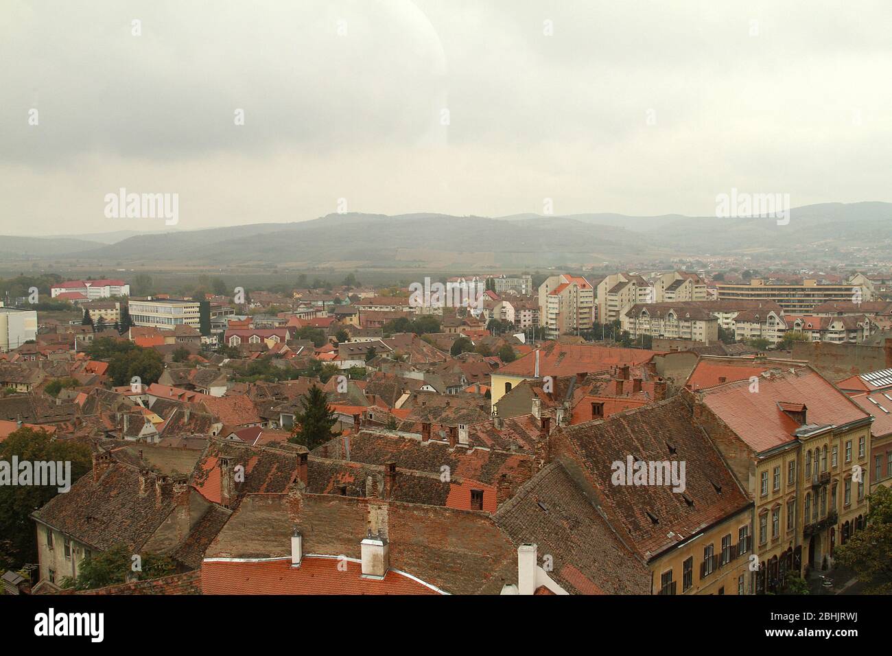 Sibiu, Romania. Vista sulla città vecchia, con i suoi edifici secolari in stile sassone. Foto Stock