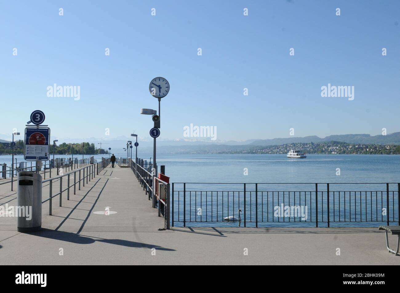 Zürich/Svizzera: La crociera sul Lago Zürich è giunta allo stand anche in tempi di Corona Virus Lockdown. La biglietteria è chiusa. Ci sono Foto Stock
