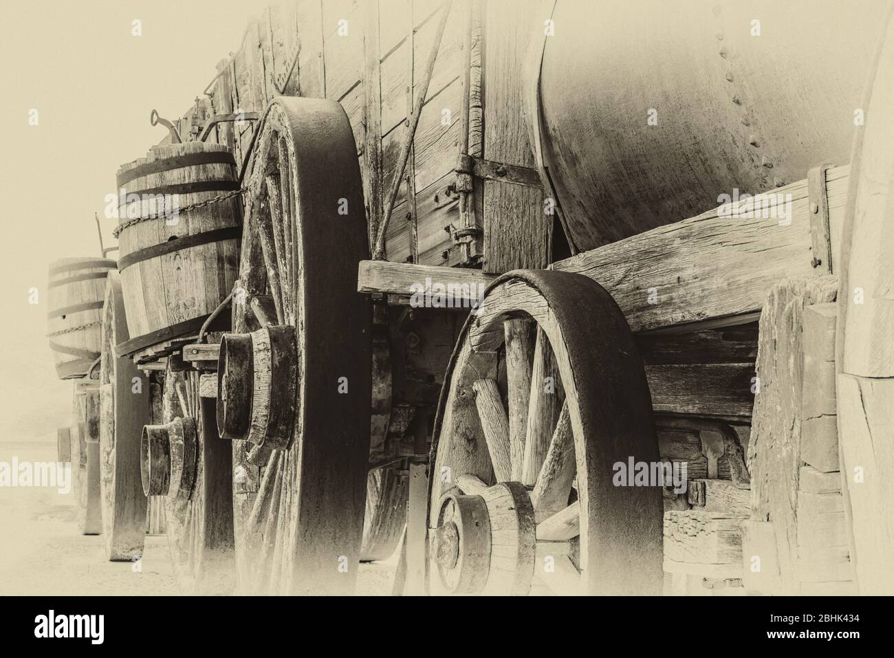 Immagine in bianco e nero di un carro storico utilizzato presso l'Harmony Borax Works, Death Valley National Park, California Foto Stock