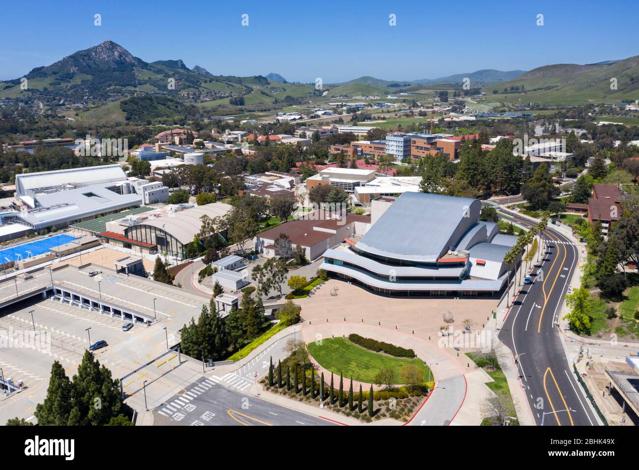 Vista aerea del Christopher Cohan Performing Arts Center nel campus di Cal Poly San Luis Obispo, California Foto Stock