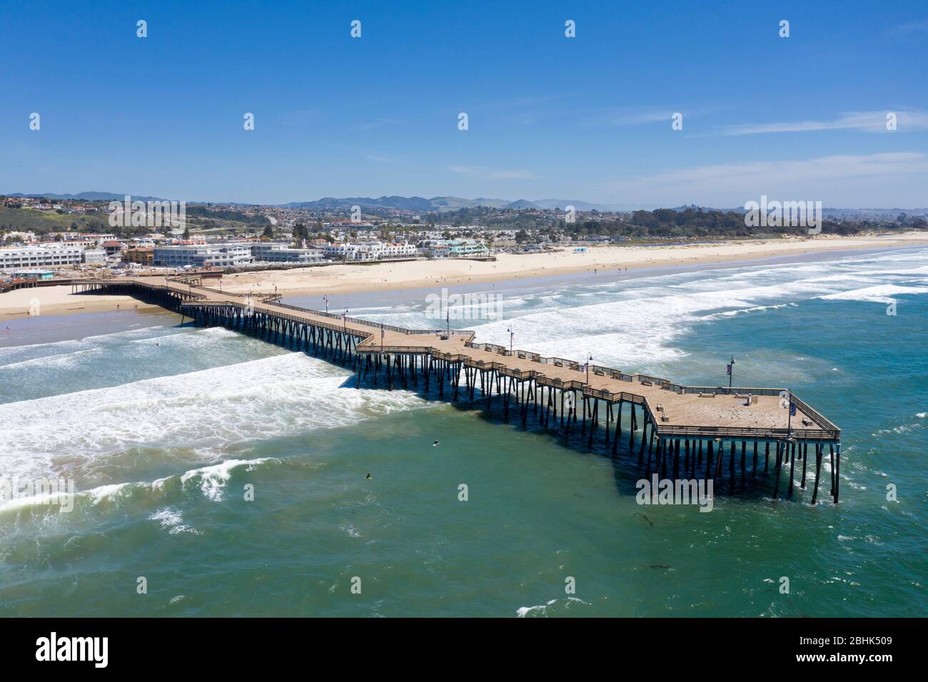Vista del molo di Pismo Beach nell'Oceano Pacifico lungo la costa centrale della California Foto Stock