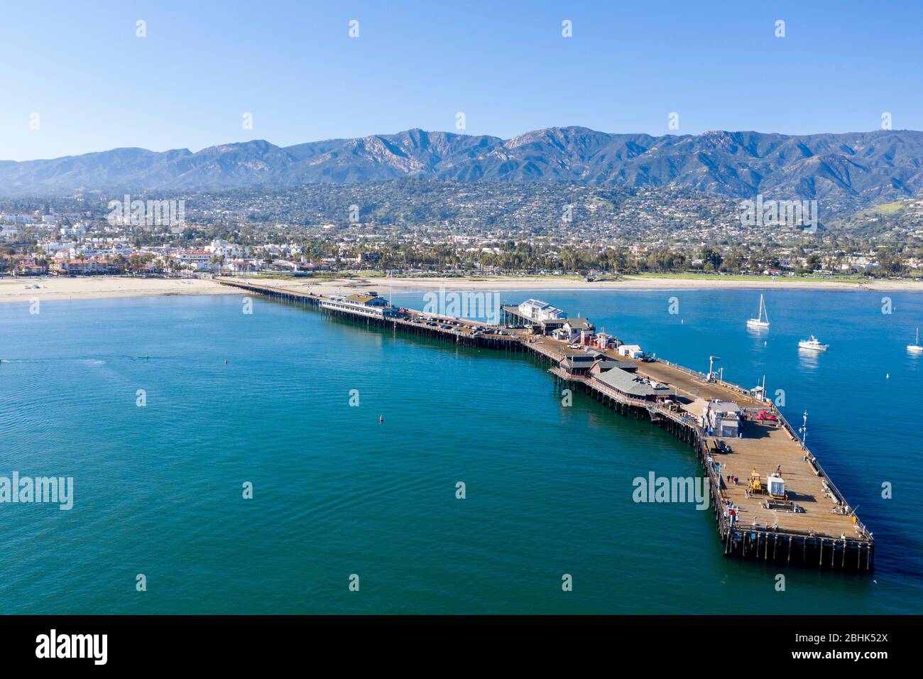 Vista aerea del molo di Stearns Wharf sulla costa della California a Santa Barbara Foto Stock