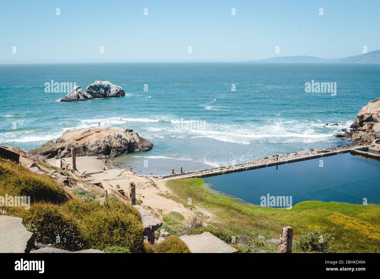 Vista panoramica dal Sutro Baths Upper Trail sull'Oceano Pacifico. Luoghi turistici a San Francisco, destinazioni di viaggio nella Bay Area, California punti di riferimento Foto Stock