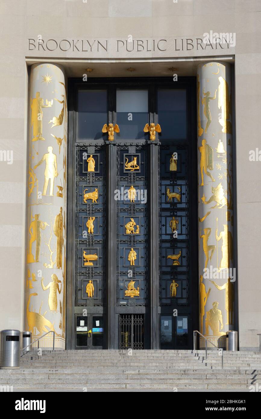 Ingresso alla Brooklyn Public Library, Central Library, 10 Grand Army Plaza, Brooklyn, New York. Foto Stock