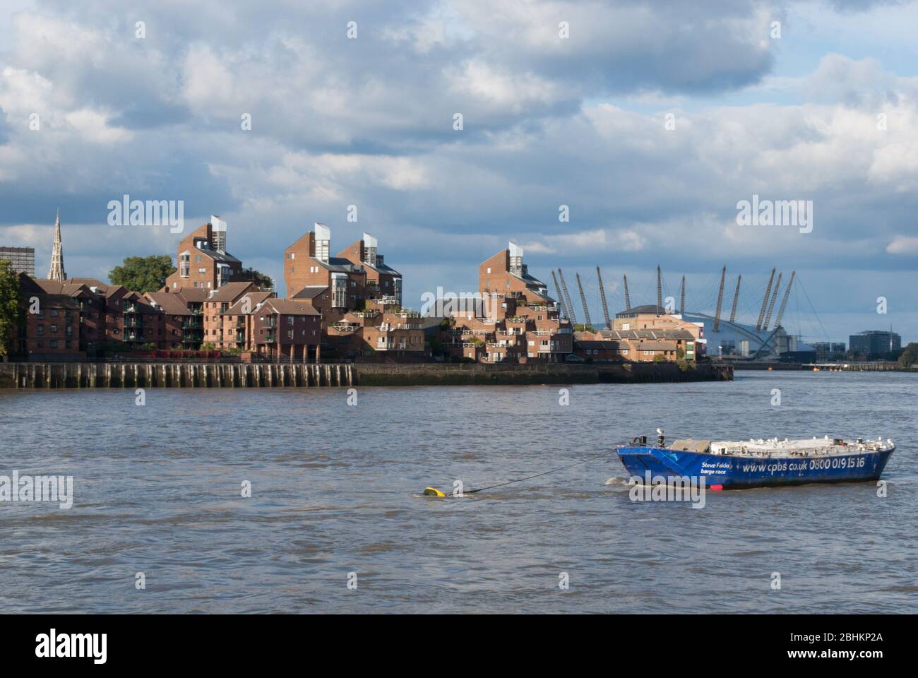 Architettura che ospita l'Isola dei cani Cumberland Mills, Saunders Ness Road, Londra E14 di Donald Ball Alan Turner GLC Architect Riverside River Foto Stock