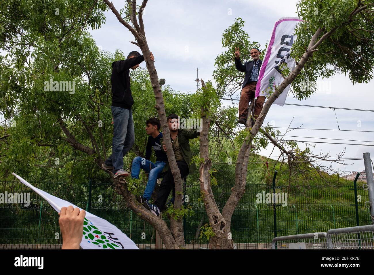 1 maggio 2019, Istanbul, Turchia: Persone in attesa delle celebrazioni del 1° maggio della Festa del lavoro a Bakirkoy, Istanbul. Foto Stock