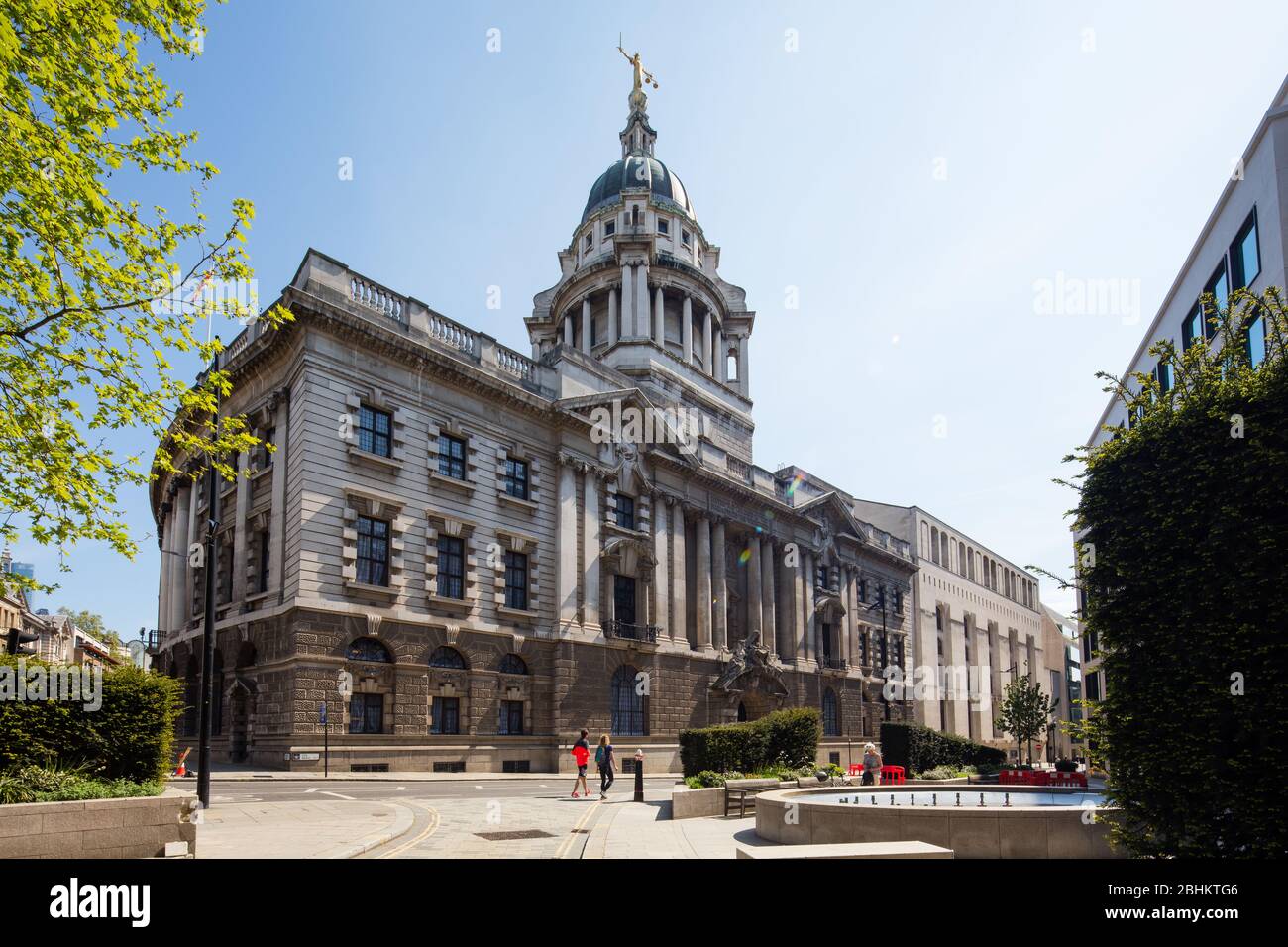 Old Bailey, vista generale GV, vista in estate luce del sole, Londra, Inghilterra, Regno Unito Foto Stock
