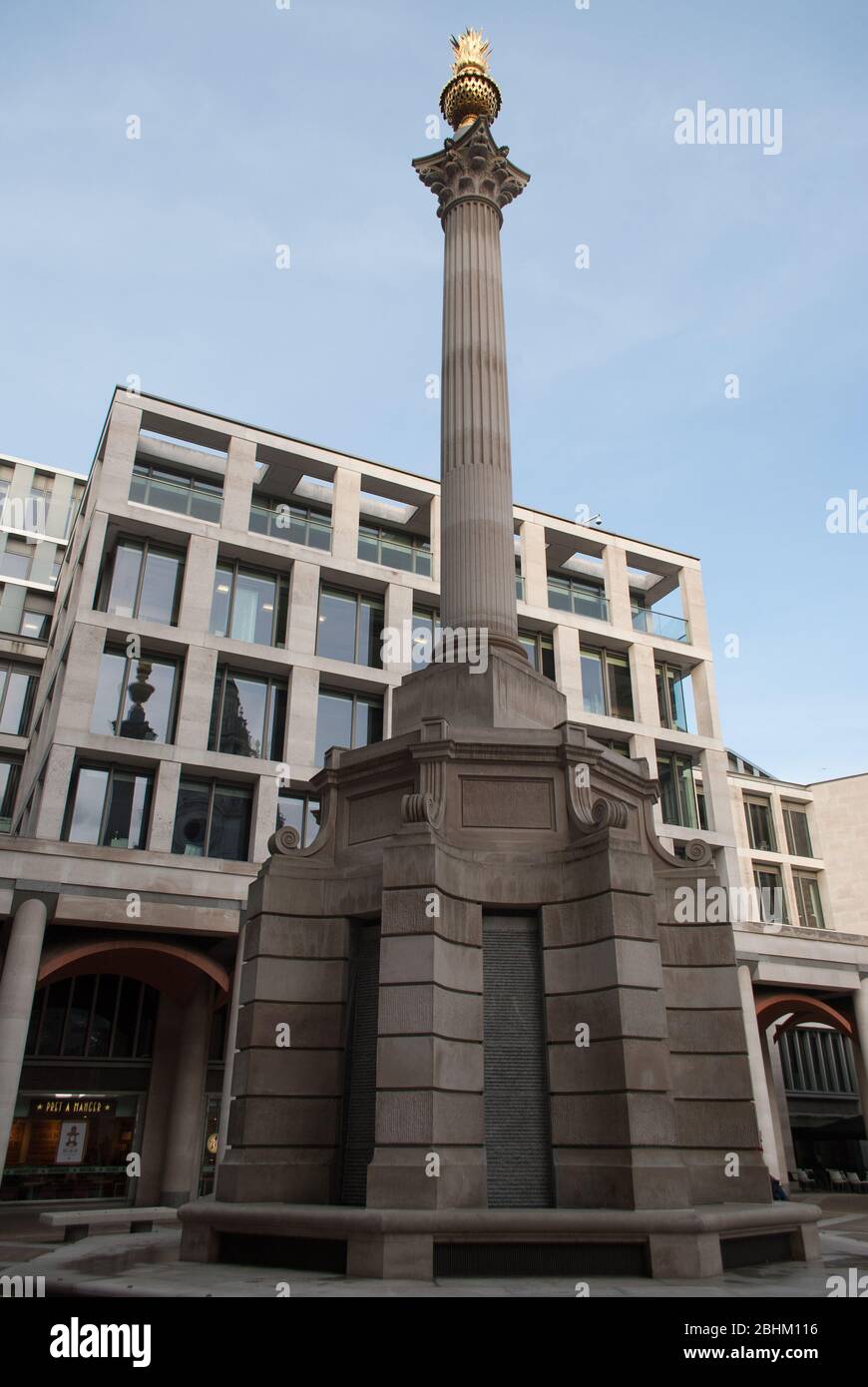 Portland Stone Windows Square Geometric 10 Paternoster Sq.London EC4M 7LS di Eric Parry Architects Foto Stock