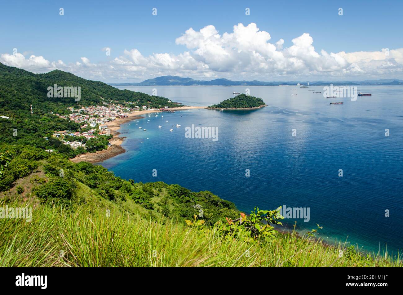 Splendida vista panoramica dell'isola di Taboga nella baia di Panama Foto Stock