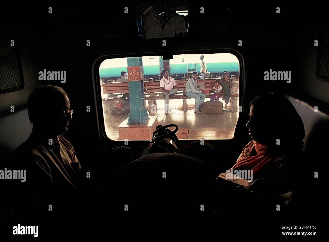 Cabina passeggeri, pullman con cuccetta, di un servizio di treno delle Ferrovie indiane. Fotografato a Nuova Delhi stazione ferroviaria, Nuova Delhi, India. Foto Stock