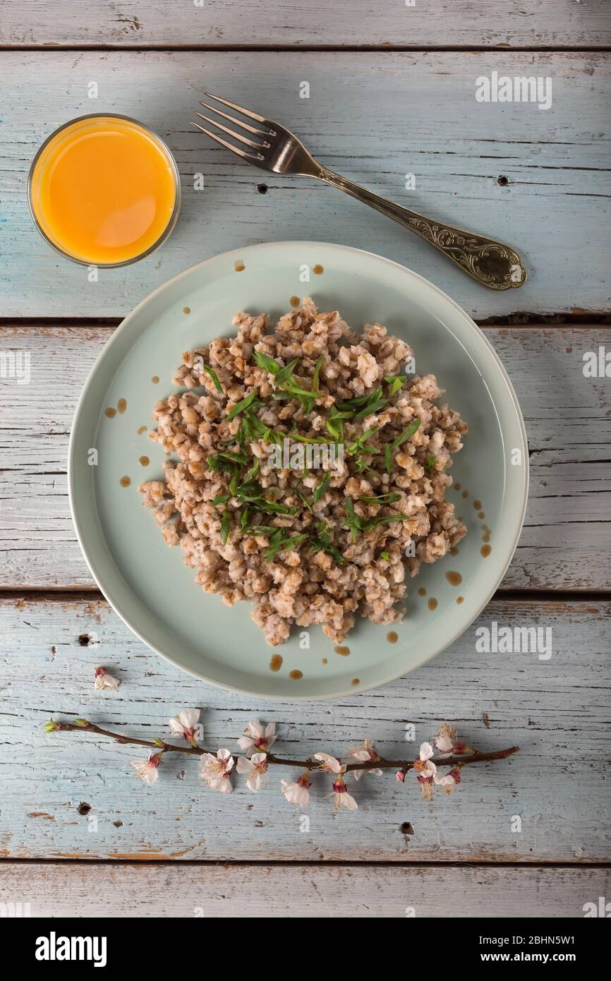 Colazione vegetariana, porridge d'orzo, medievale, pernottamento,  colazione, perdita di peso, vegano, ricetta Foto stock - Alamy