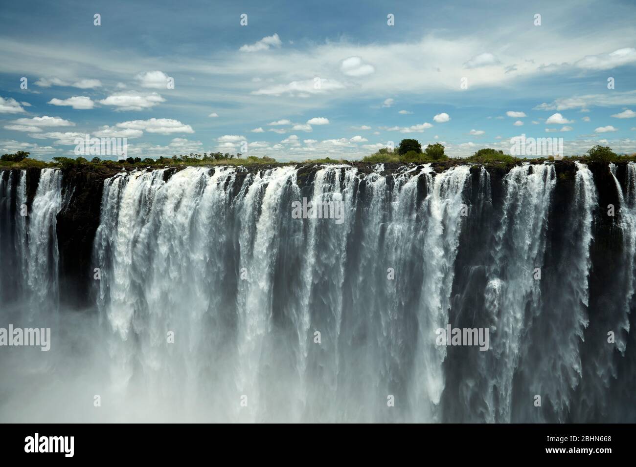 Victoria Falls o 'Mosi-oa-Tunya' (il fumo che tuona), e il fiume Zambesi, Zimbabwe / confine Zambia, Sud Africa Foto Stock