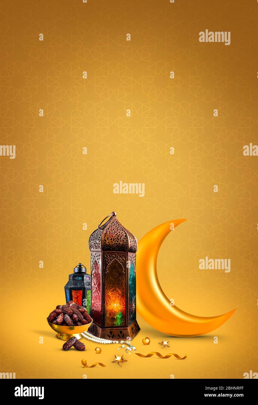Ramadan e Eid Concept color crema chiaro nuovo sfondo con datteri e lanterna tradizionale arabica lampada luce Foto Stock