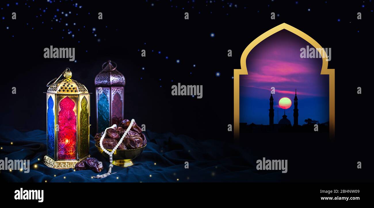 Ramadan sfondo 2020 foto islamiche speciali, nuovo colorato ramadan mubarak isolato con sfondo nero arabico lampada luce con datteri e tasbeeh Foto Stock